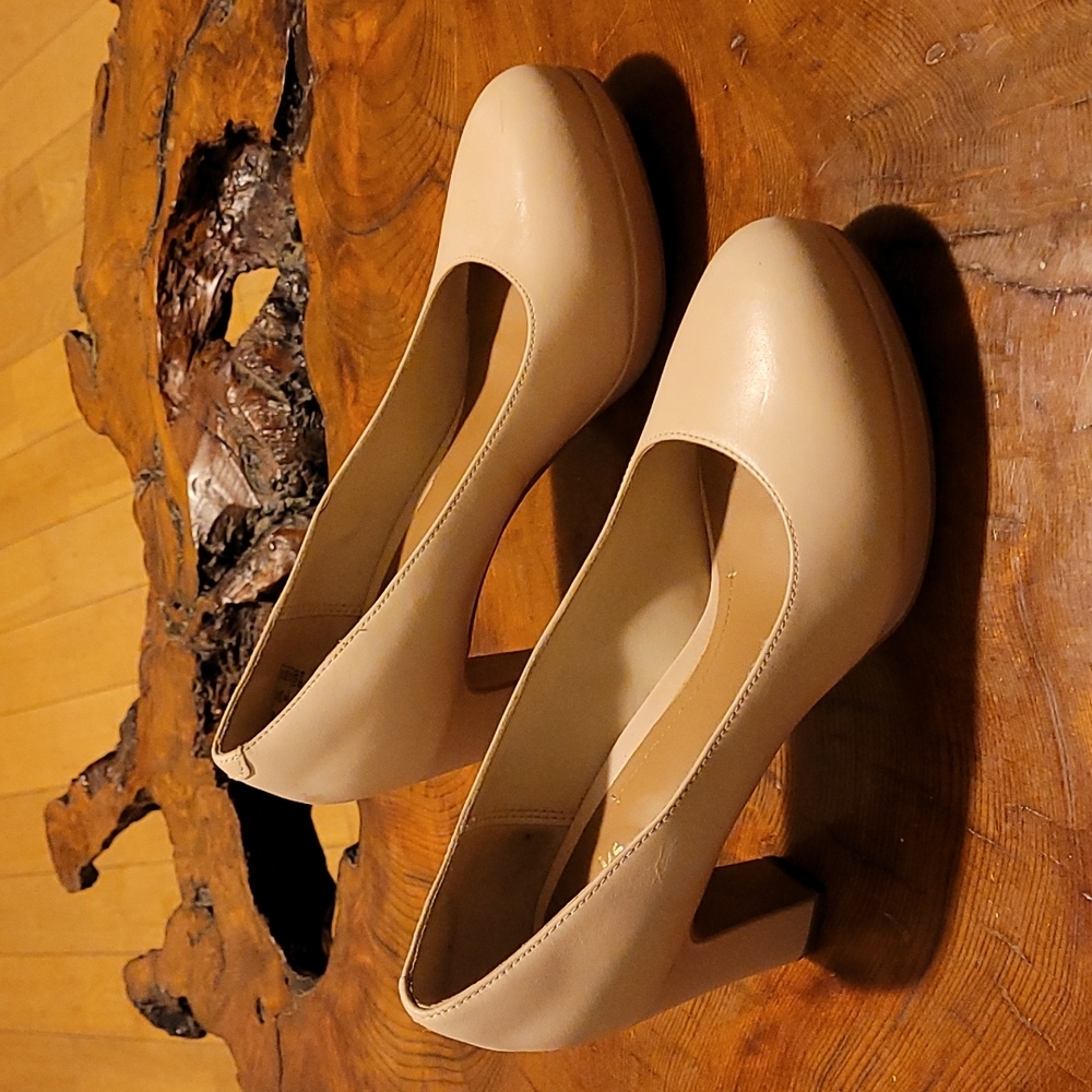 Clarks pumps